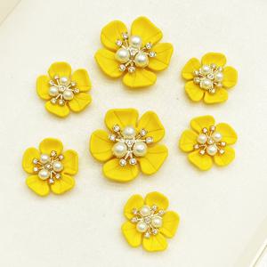 캔디 컬러 꽃무늬 액세서리 7종 세트, 중앙에 진주 라인석 장식, 입체 패브릭 아플리케, 박음질식 DIY 패치 포함. 의류, 나막신, 모자, 가방 장식, 수제 주얼리 제작용품에 적합
