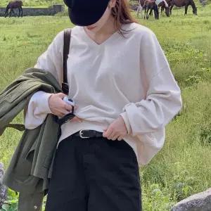 핫핑 [탄탄함/코디활용도] 리키아 루즈핏 브이넥 긴팔맨투맨