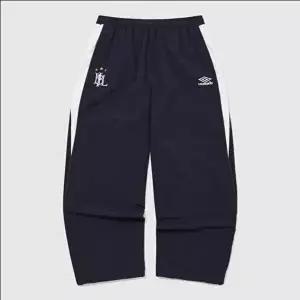 [셀러허브 패션]엄브로 HBL 네오 브릿 조거  와이드 2WAY 팬츠 / DARK NAVY UR321CPT96 (52988309)