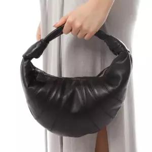 르메르 26FW MINI FORTUNE CROISSANT BAG BG0125 LL095 4