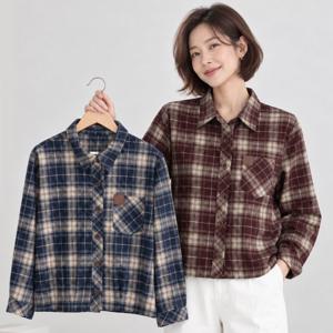 클래식 무드의 데일리 루즈핏 사선 포켓 체크 카라 셔츠