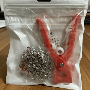 300개 멀티컬러 단추 1세트 (수동 플라이어 포함), 다양한 색상, 다양한 프로젝트, 의류, 모자 및 가방에 적합, 금속 재봉 용품, 패브릭 강화 및 가정용 재봉 작업 포함