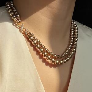 빛나는 고급스러움을 발산하는 커피색 유리 목걸이, 두꺼운 레이어로 제작되어 다용도로 착용 가능하며, , 파티, 선물용으로 적합합니다.