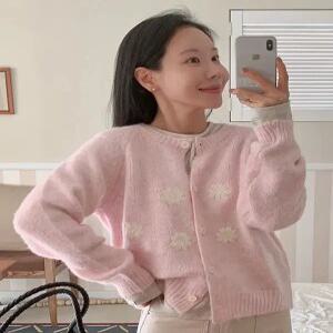 델리아 플라워 자수 니트 가디건 (one color)